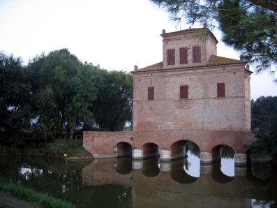 Torre Abate interessante struttura 
idraulica del 1569 posta sul canale di bonifica